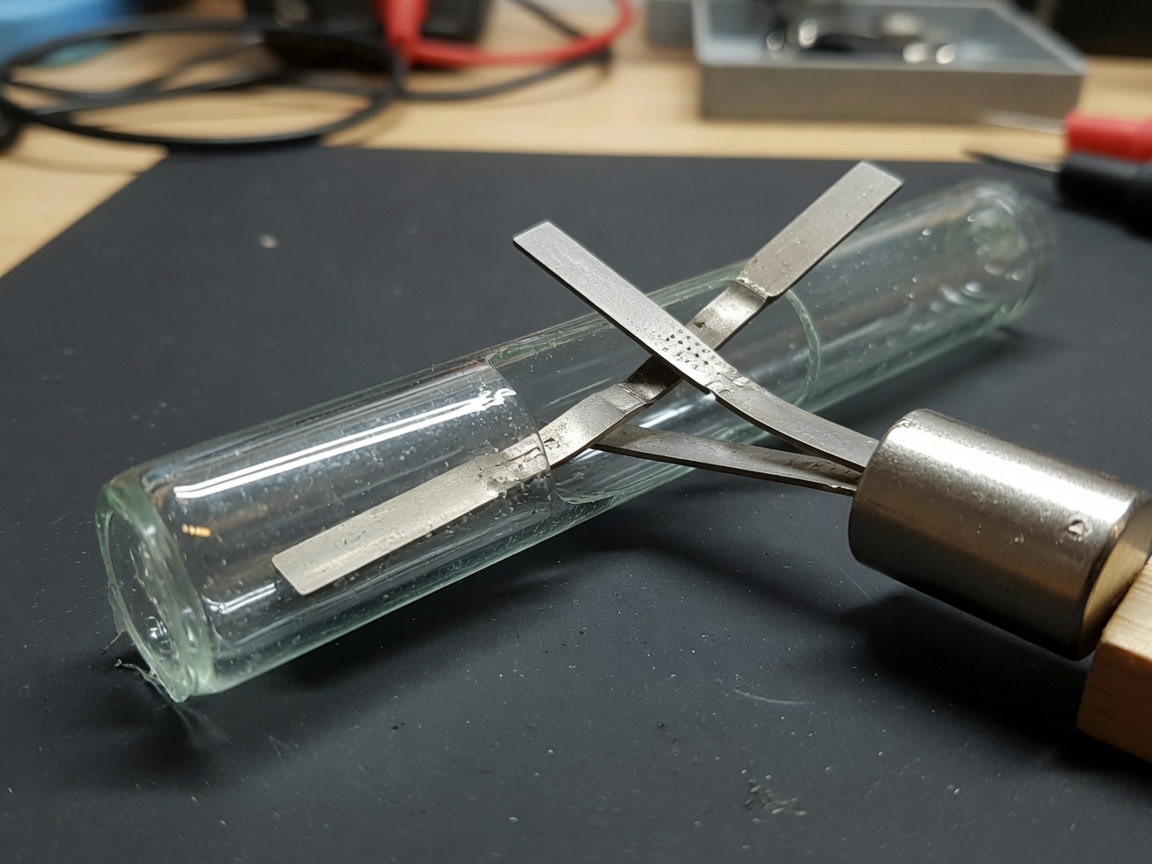Reed sensor explained: types, how they work, and selection guide